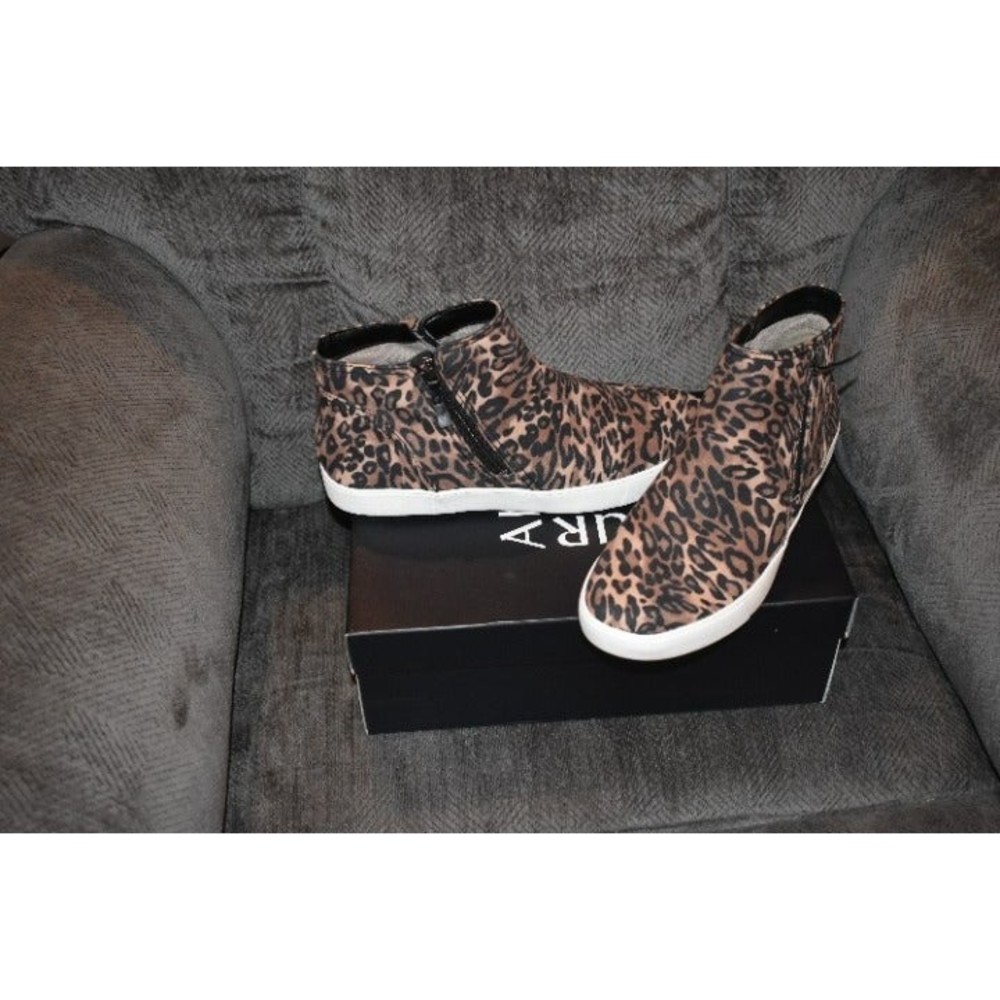 Naturalizer Cheetah Print High Top Shoes Size 10